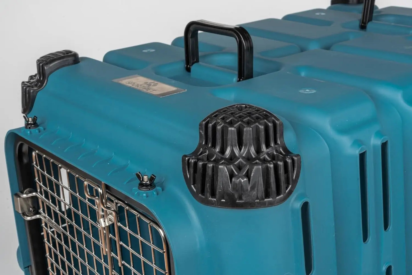 SPORT PET Guardian Strong and Durable Plastic Dog Kennel